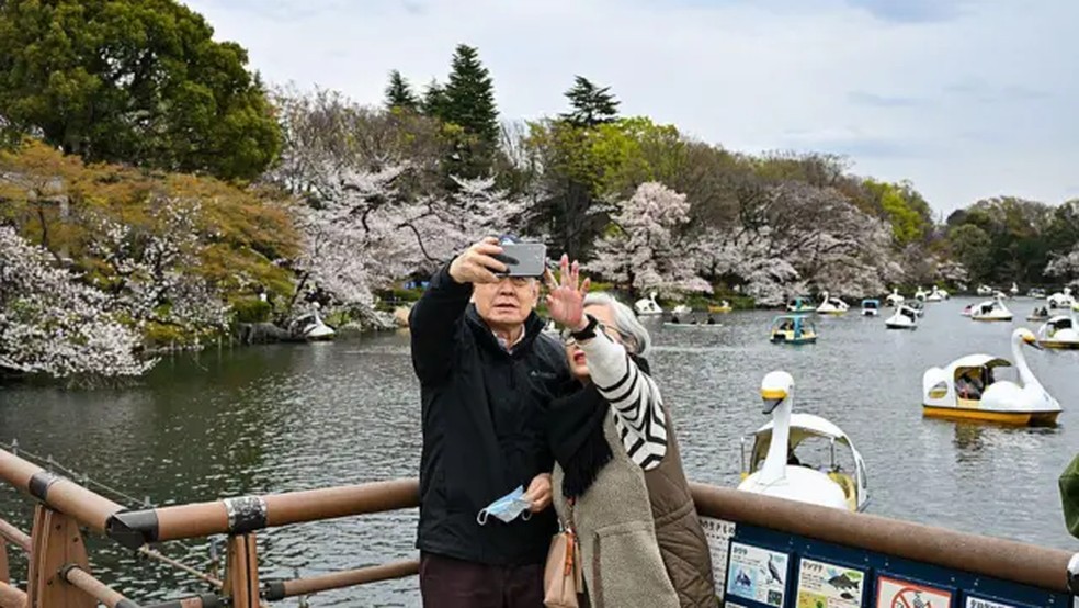 No Japão, para cada bebê nascido, mais de duas pessoas morreram. — Foto: Nurphoto via Getty Images