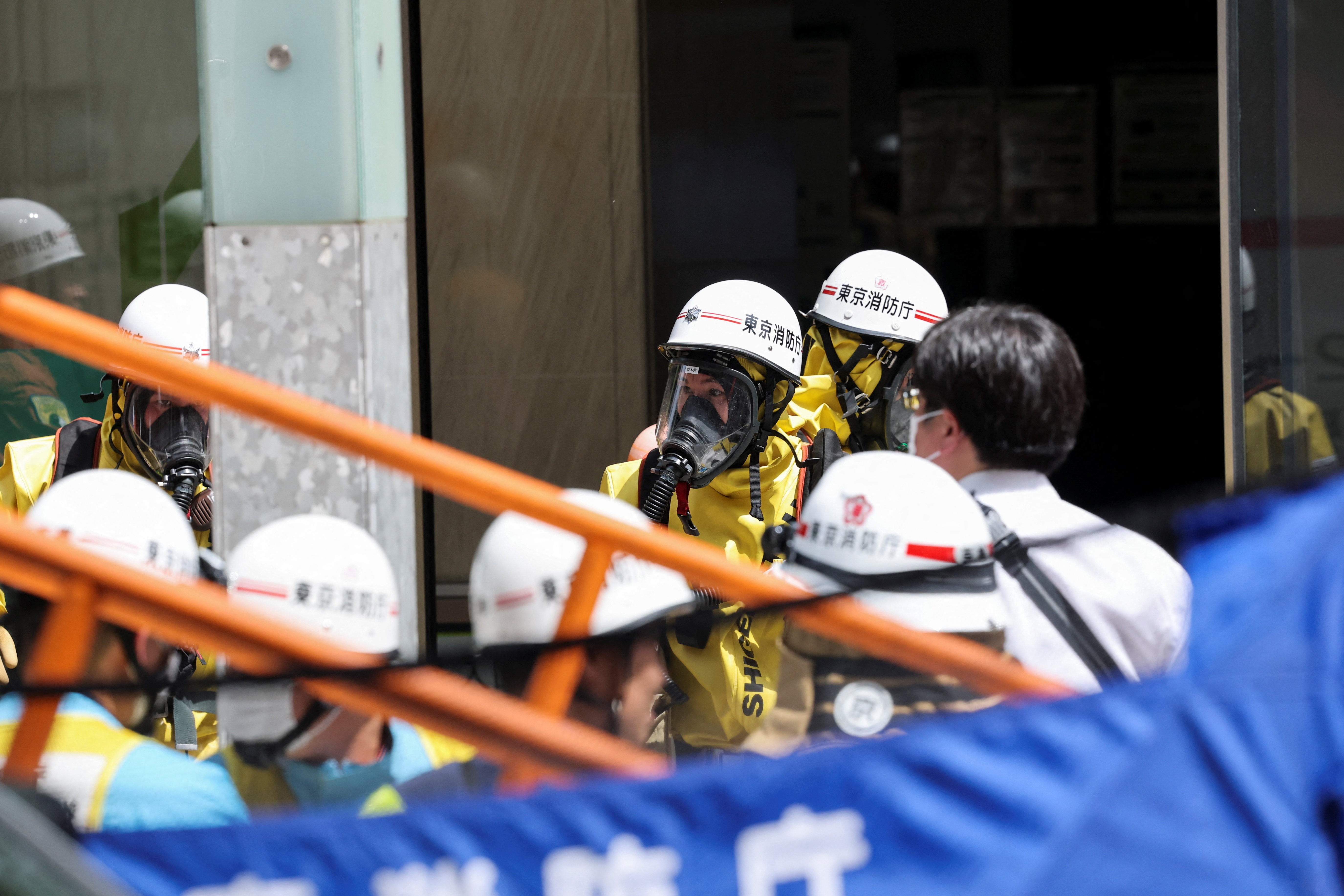 Clientes de shopping no Japão passam mal após homem borrifar substância desconhecida