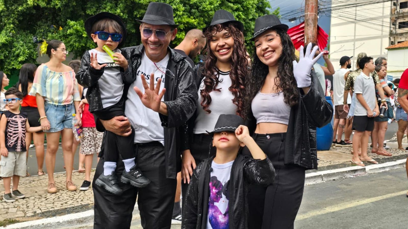 Blocos agitam terça-feira de carnaval em Teresina; veja imagens