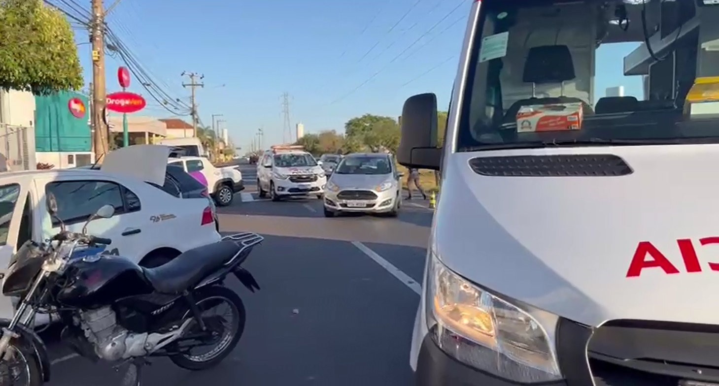 Motociclista morre atropelado por caminhão em avenida de Matão
