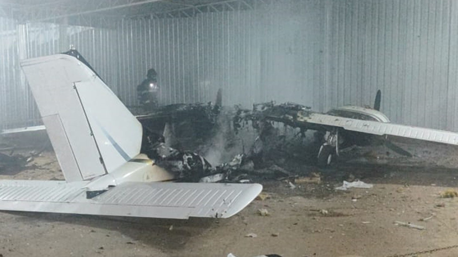 Incêndio destrói avião em aeroporto no interior de SP; suspeita é de ação criminosa