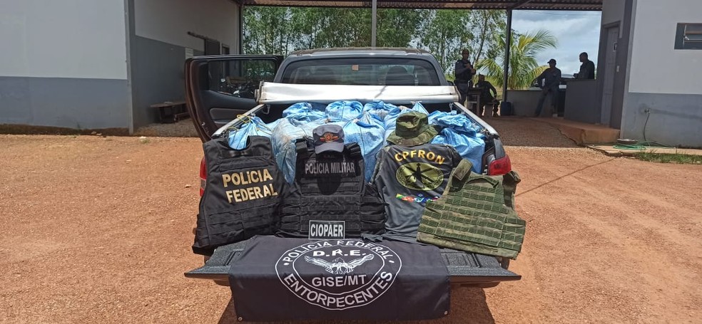 Aeronave carregava mais de 400 kg de cocaína — Foto: Polícia Federal