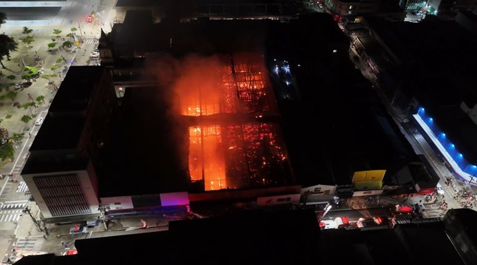 Incêndio no Centro de Fortaleza começou em uma loja de móveis e eletrodomésticos. — Foto: Joma Drones/ Arquivo pessoal