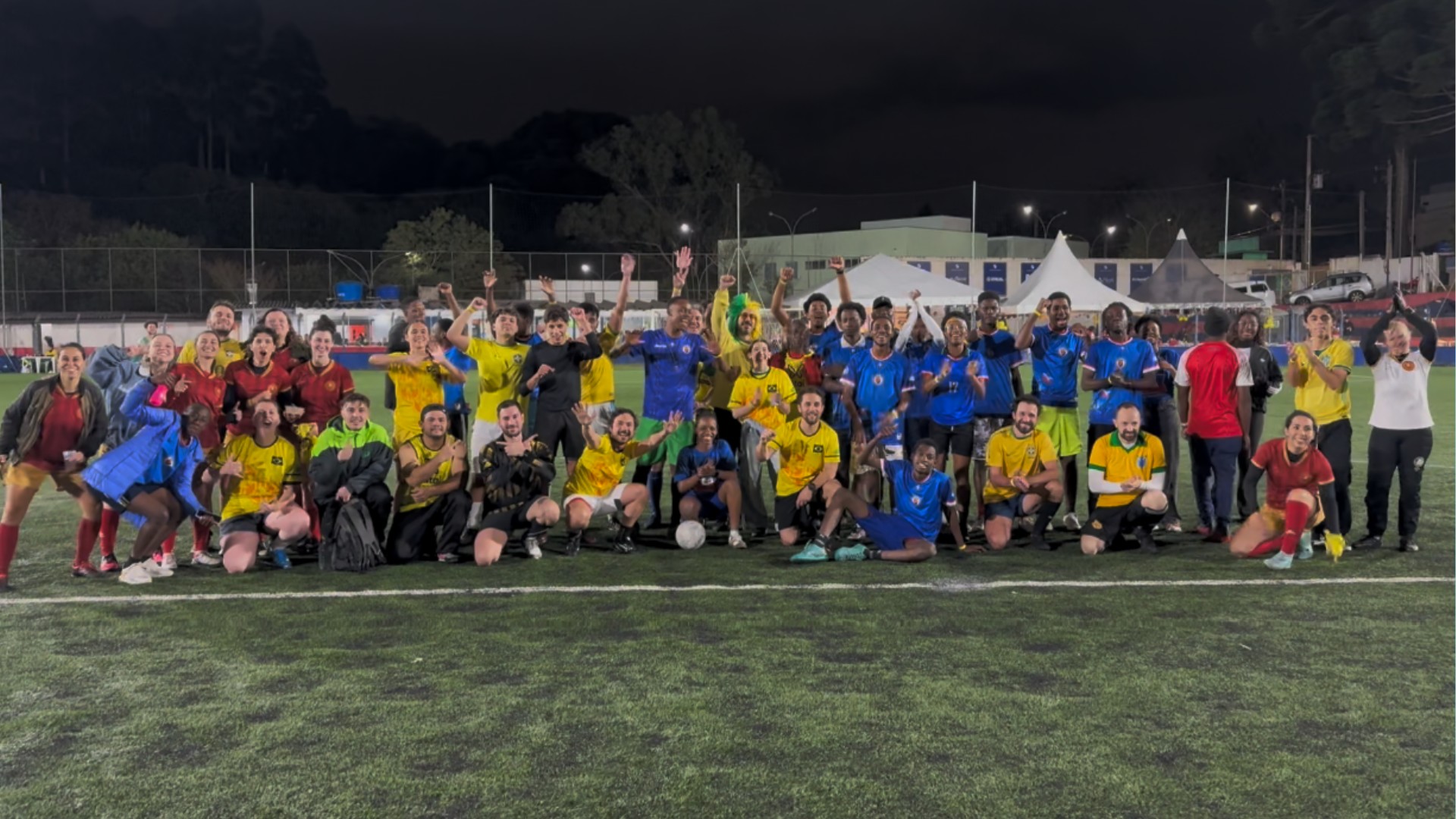 Brasil x Haiti: 120 brasileiros e haitianos se enfrentam em amistoso beneficente em Curitiba antes do jogo