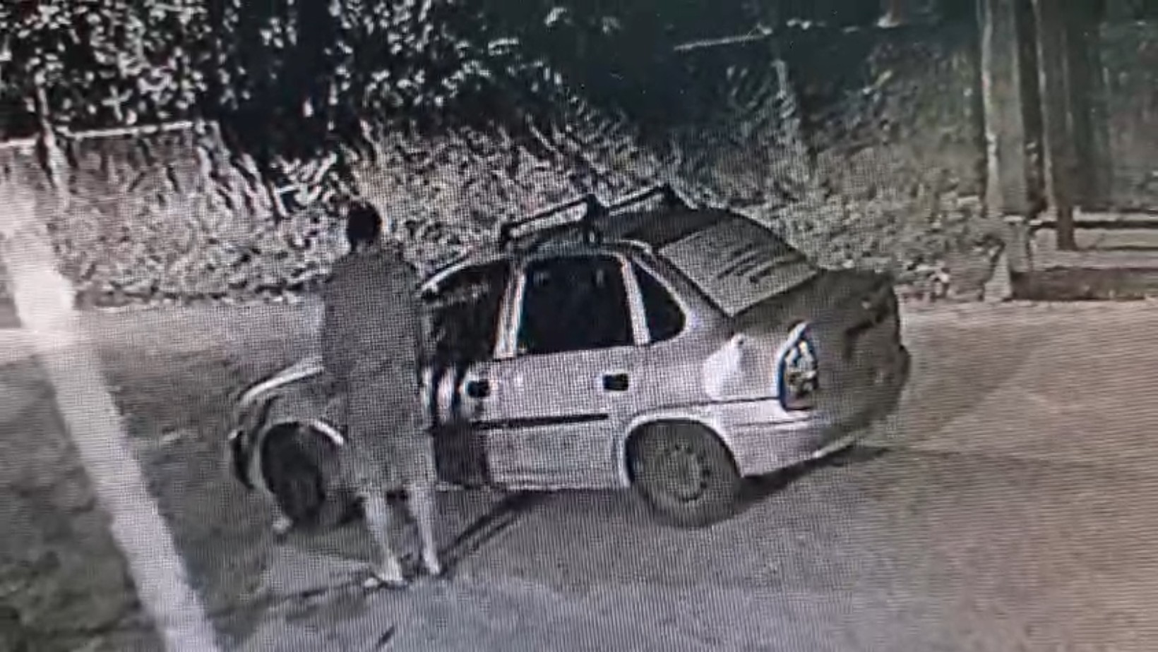 Homem é assassinado a tiros em frente à própria casa em São José dos Campos, SP