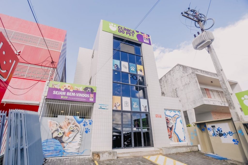 Mulher é presa suspeita de injúria racial na Clínica Pet, em João Pessoa