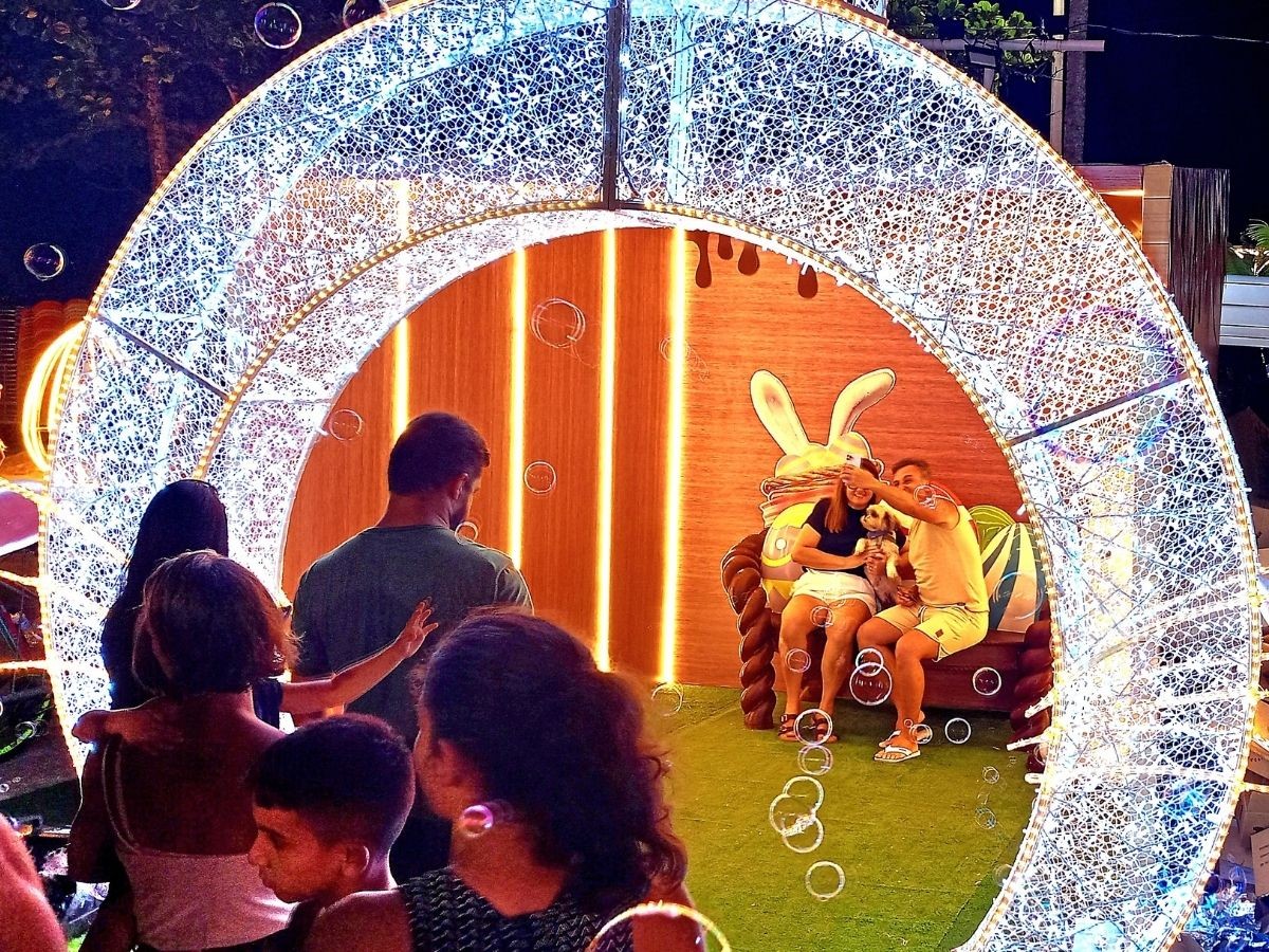 Vila de Páscoa reúne personagens e atrações em Guarujá, SP 