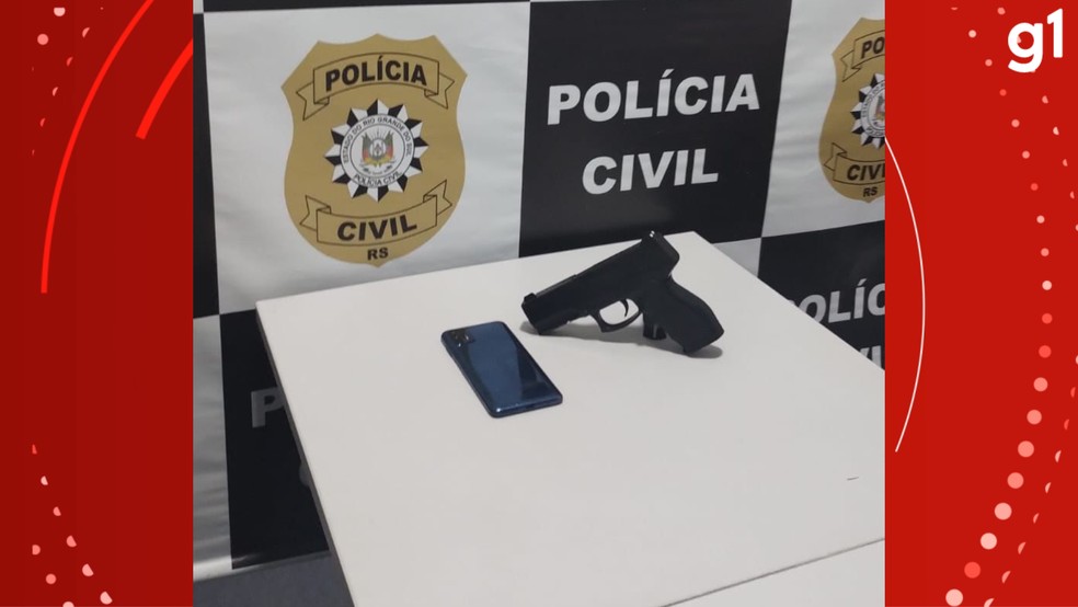 Celular do prefeito de Estância Velha apreendido pela polícia junto com os suspeitos — Foto: Polícia Civil/Divulgação