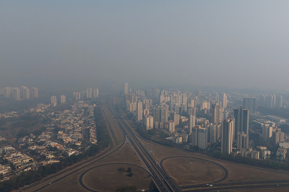 Fumaça em São Paulo após a crise do fogo — Foto: Joel Silva/Reuters