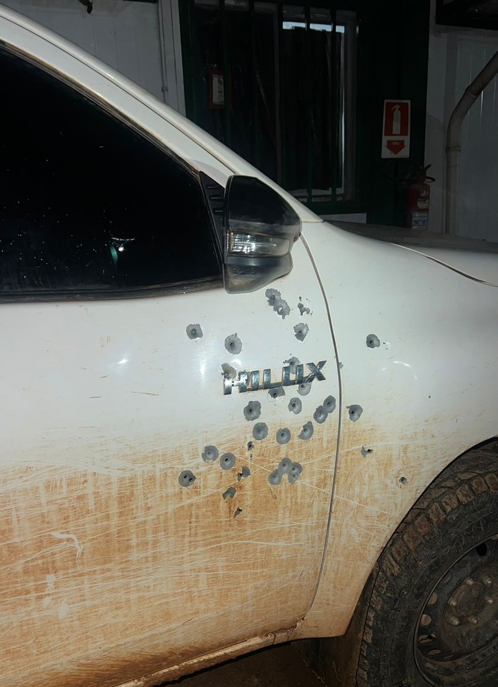 Veículo usado por agentes federais foi atacado a balas durante emboscada na noite de 4 de dezembro — Foto: Divulgação