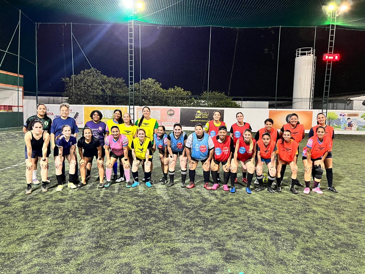 Mulheres participam de campeonato de futebol feminino amador | G1