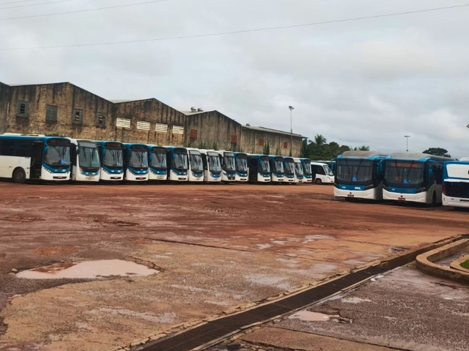 De aviso prévio, funcionários de empresa de ônibus temem ficar sem pagamento em Rio Branco: 'Preocupados'