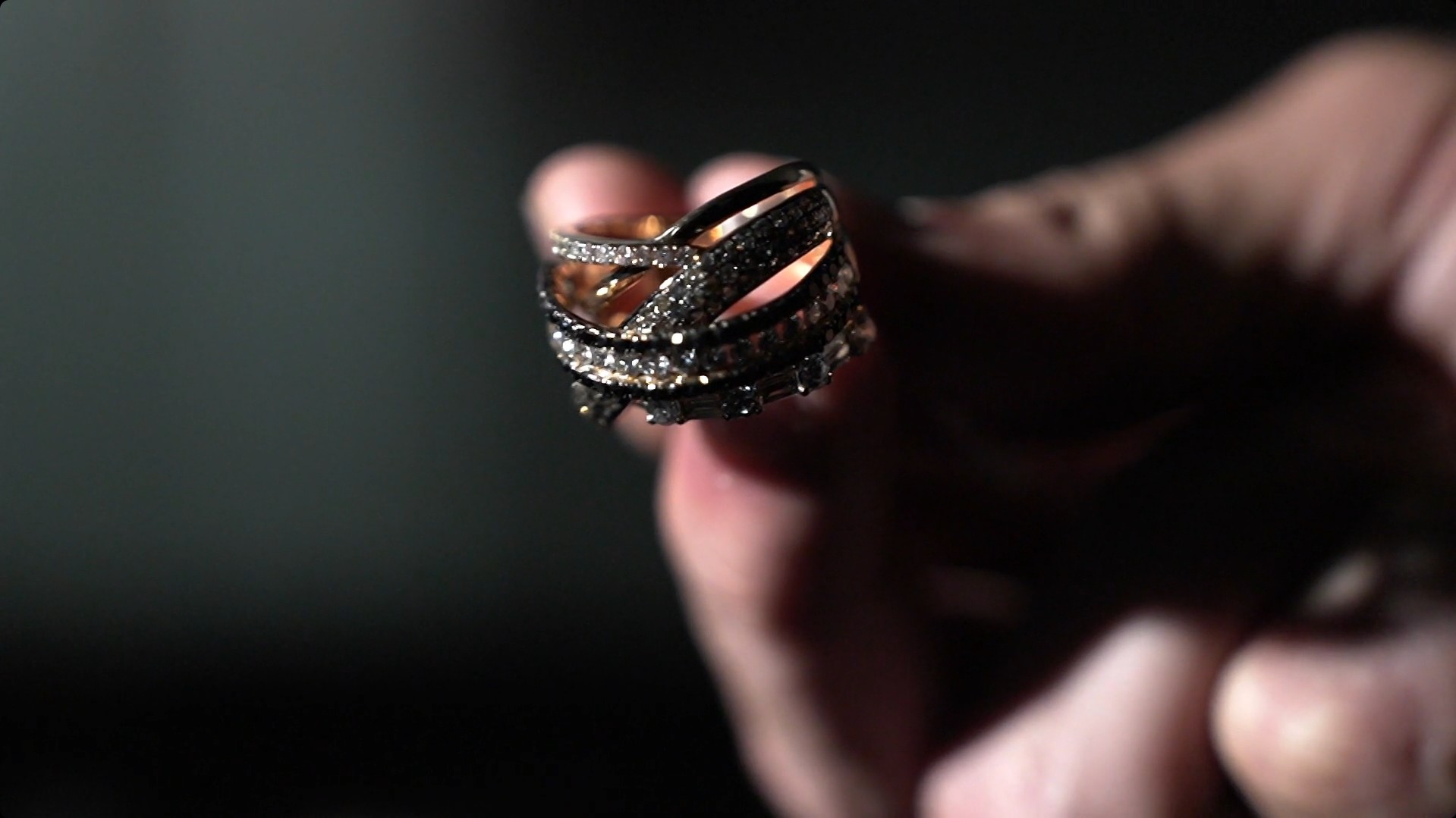 Polícia investiga atuação de quadrilha em roubos milionários a residência e prédio de alto padrão em Ribeirão Preto, SP