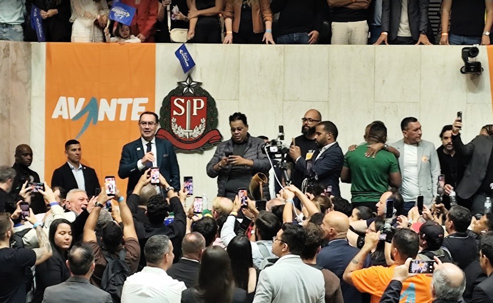Augusto Cury discursa em convenção do Avante, na Alesp — Foto: Paulo Gomes/TV Globo