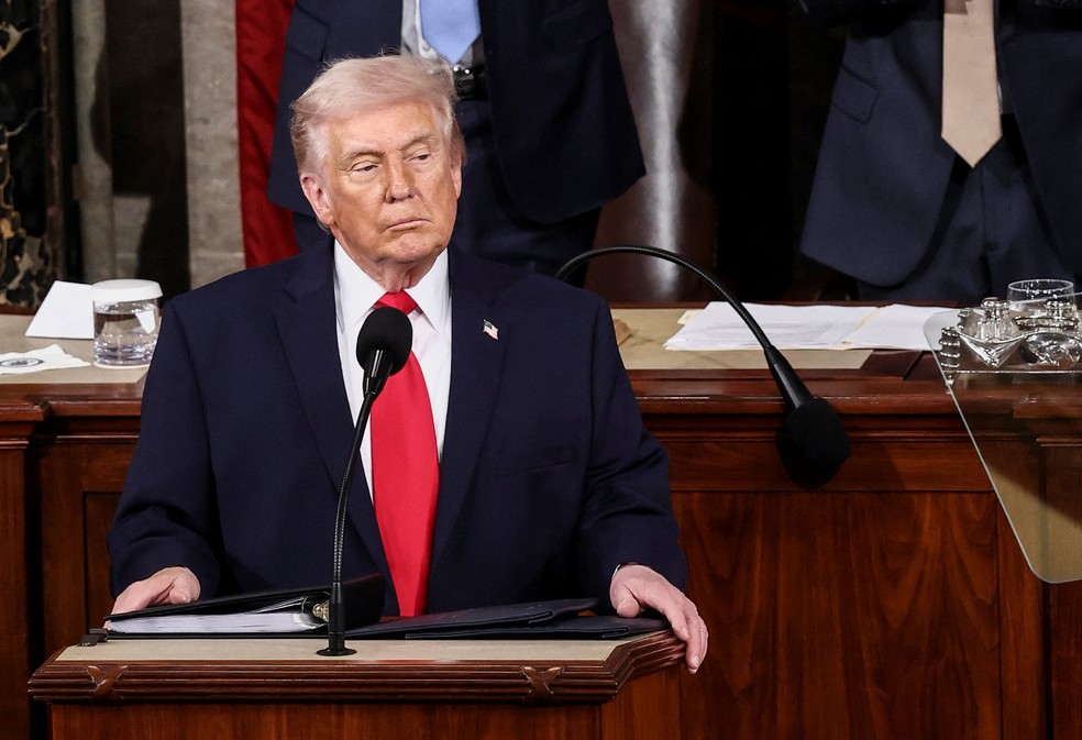 O presidente dos EUA, Donald Trump, faz o discurso do Estado da União no plenário da Câmara do Capitólio dos Estados Unidos — Foto: Kevin Lamarque/Reuters