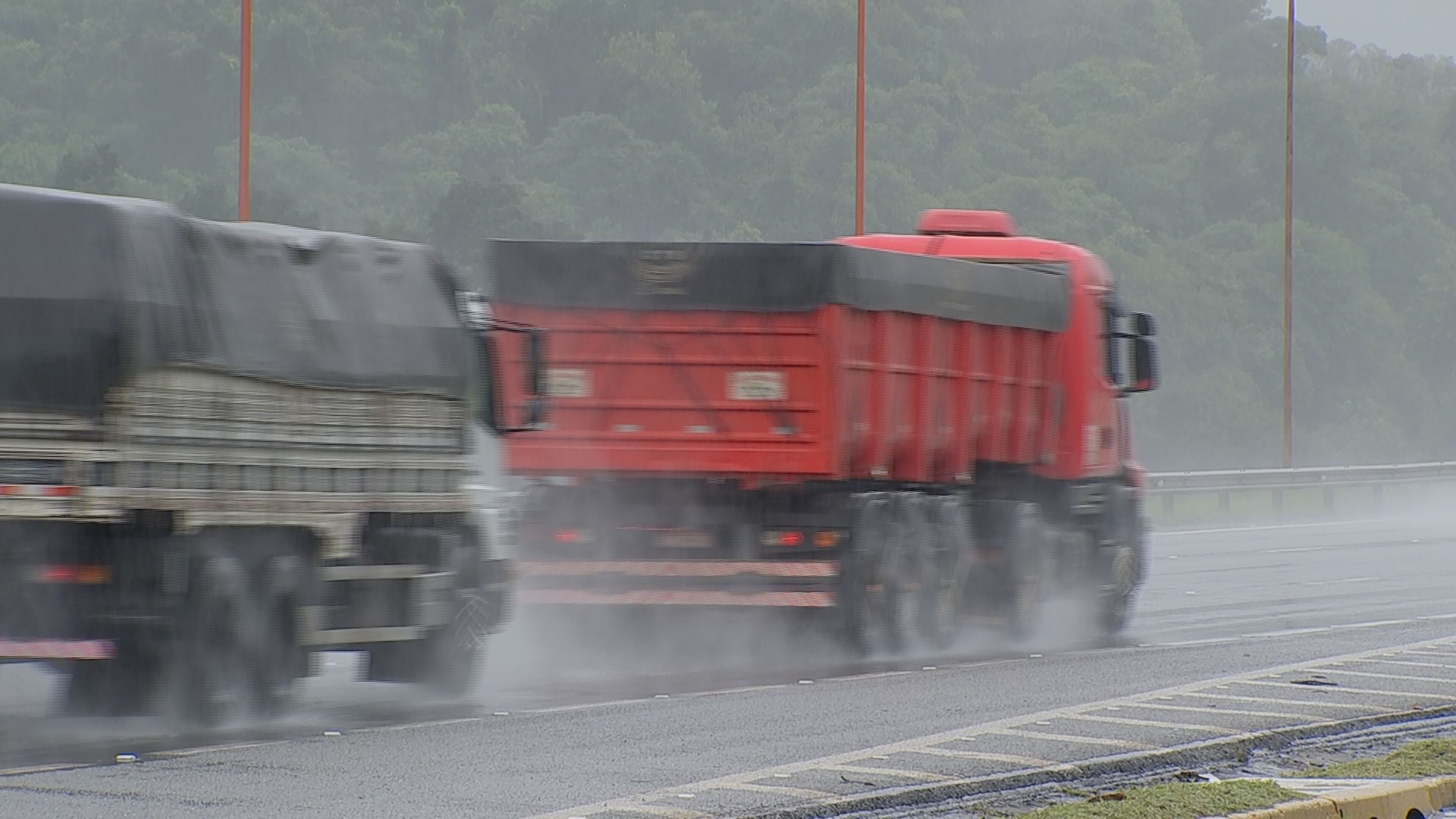 Chuva e pista molhada: veja cuidados para evitar aquaplanagem e acidentes nas rodovias