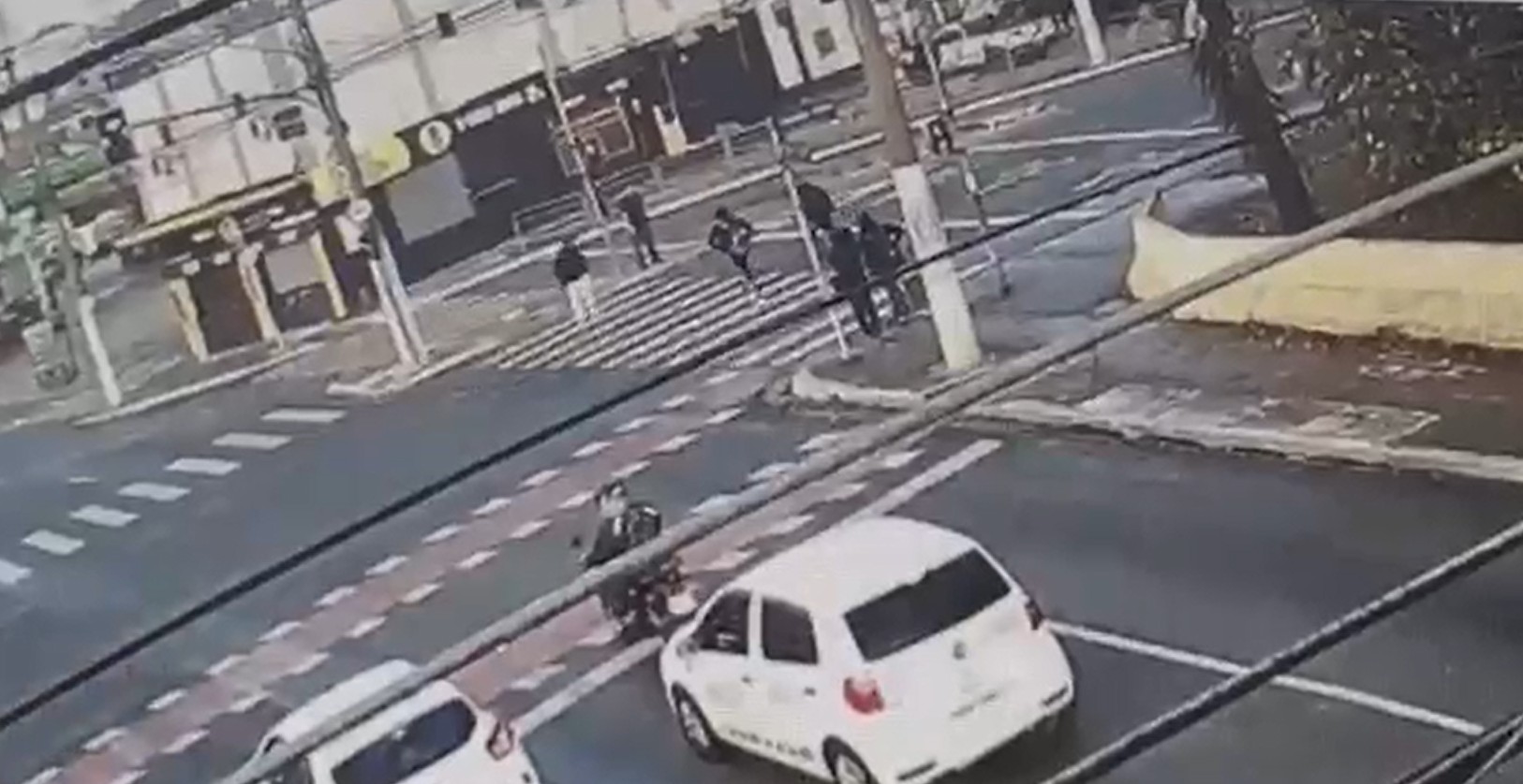 Homem de 56 anos morre após ser atropelado enquanto atravessava faixa de pedestres na Zona Leste
