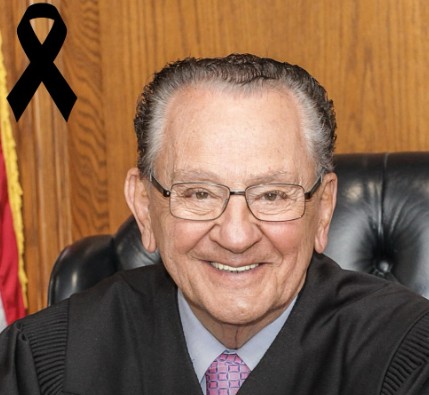 Morre Frank Caprio, conhecido como "melhor juiz do mundo", aos 88 anos
