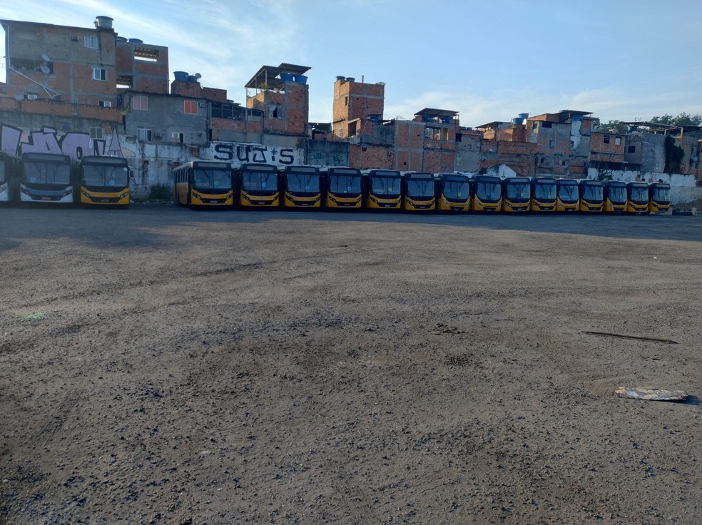 Linhas de ônibus da Real e Vila Isabel param por falta de combustível — Foto: Reprodução