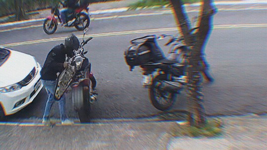 Criminosos furtam módulos de motos em segundos e deixam trabalhadores sem renda em SP - Programa: Fantástico 