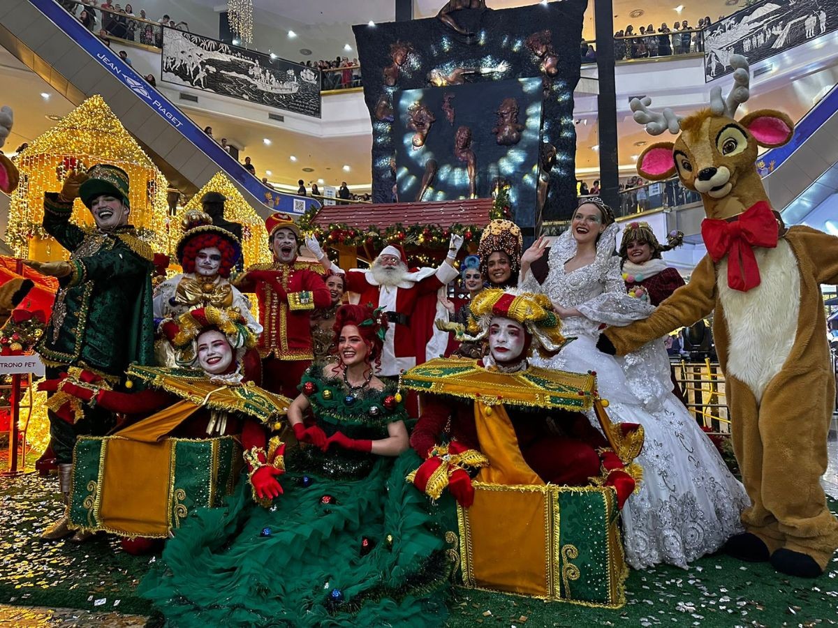 Papai Noel chega com shows e parada natalina em shoppings da Baixada Santista