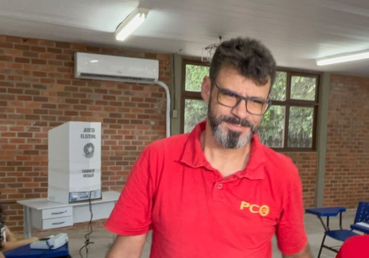 Camilo Duarte (PCO) vota em João Pessoa, PB