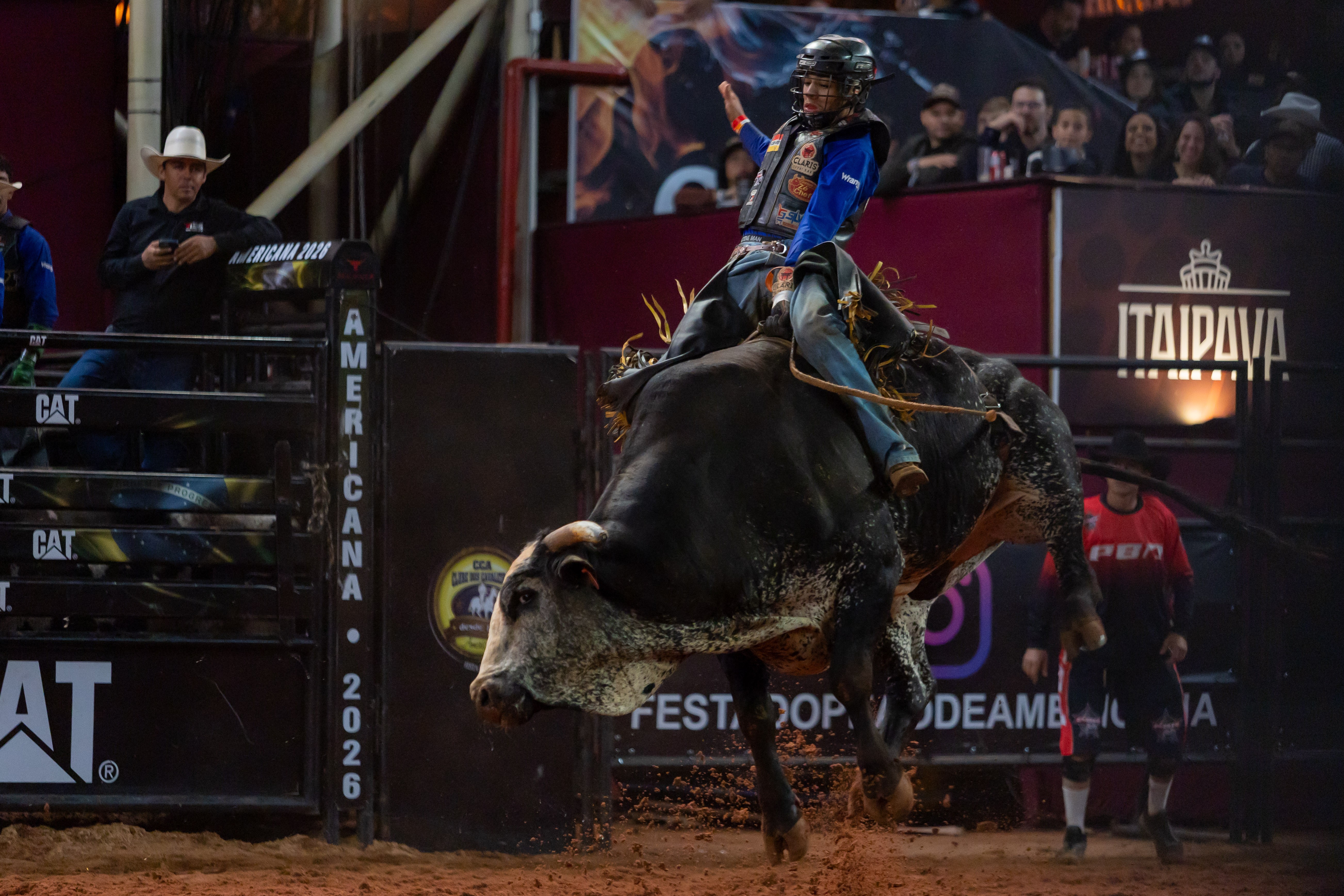 Final da etapa de Americana da PBR reuniu dez competidores na noite deste domingo (7) — Foto: Thomaz Marostegan