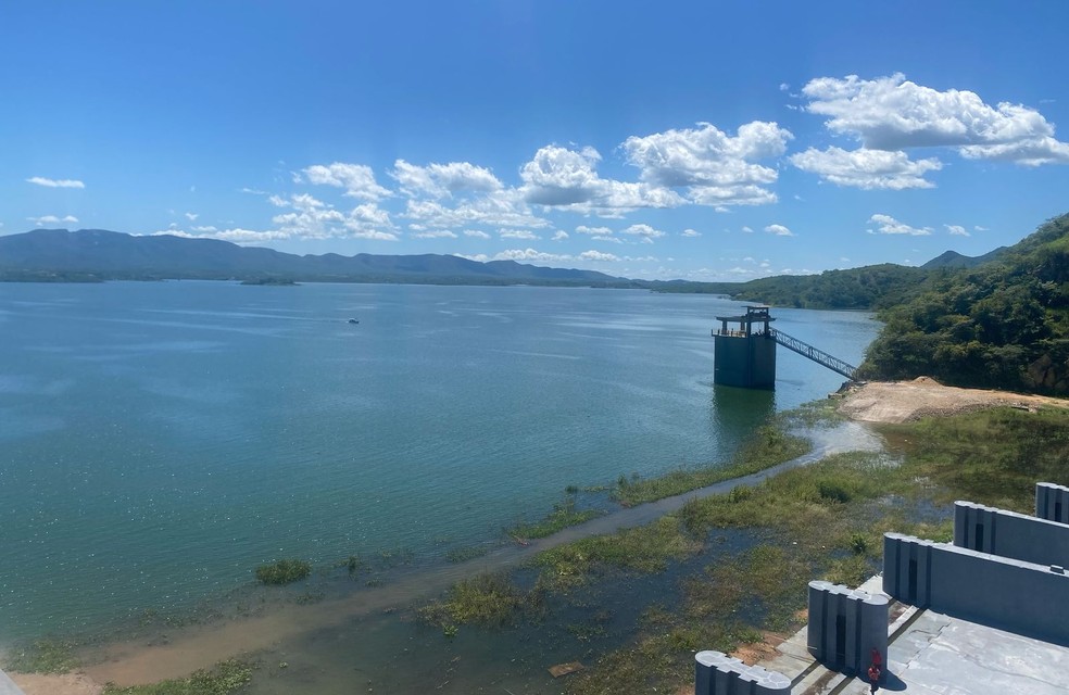 O açude Orós, segundo maior reservatório do Ceará, alcançou 100% do volume após 14 anos. — Foto: Ednardo Alves/SVM
