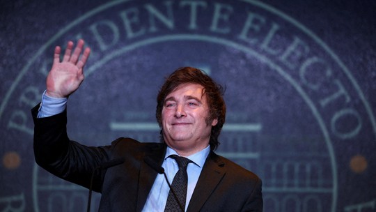 Inflação argentina fica em 2,8% em abril e cai para 47,3% em 12 meses - País passa por um grande ajuste econômico sob o comando de Javier Milei. No mês passado, o presidente alcançou um acordo de US$ 20 bilhões com o FMI, em um voto de confiança do fundo internacional.
