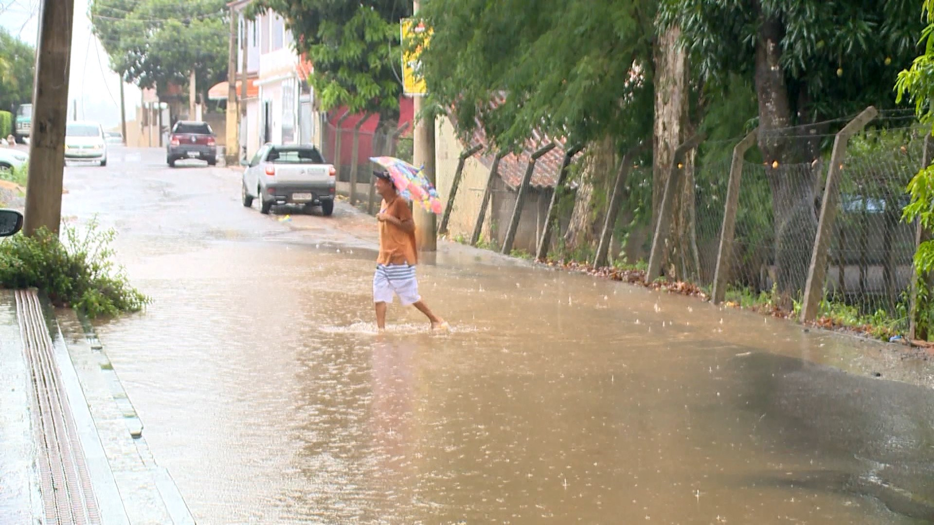 Chuva causa deslizamentos e número de desalojados aumenta no ES