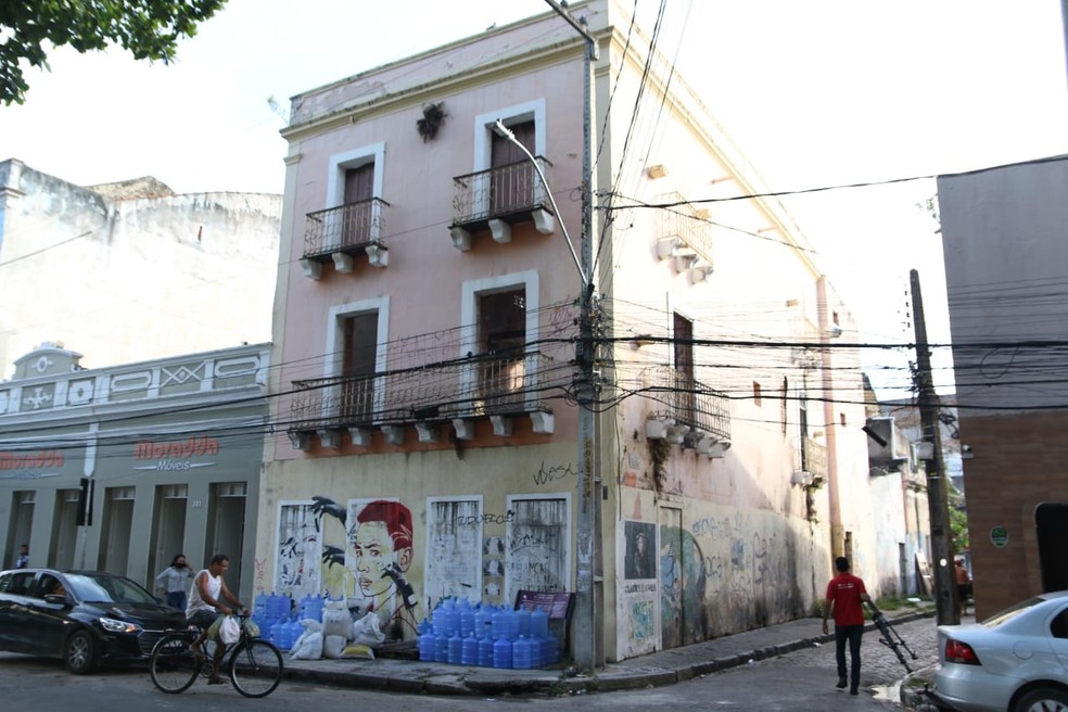 Casa de Clarice Lispector, no Recife, padece de falta de manutenção — Foto: Marlon Costa/Pernambuco Press