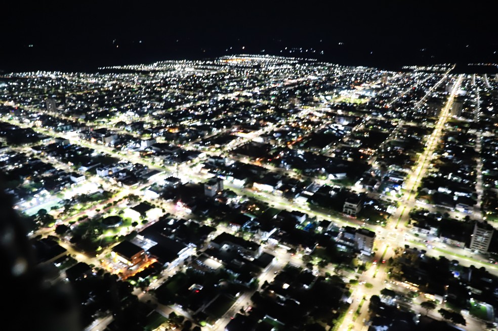 Uma cidade mais iluminada, mais segura e gastando menos com a manutenção — Foto: Assessoria