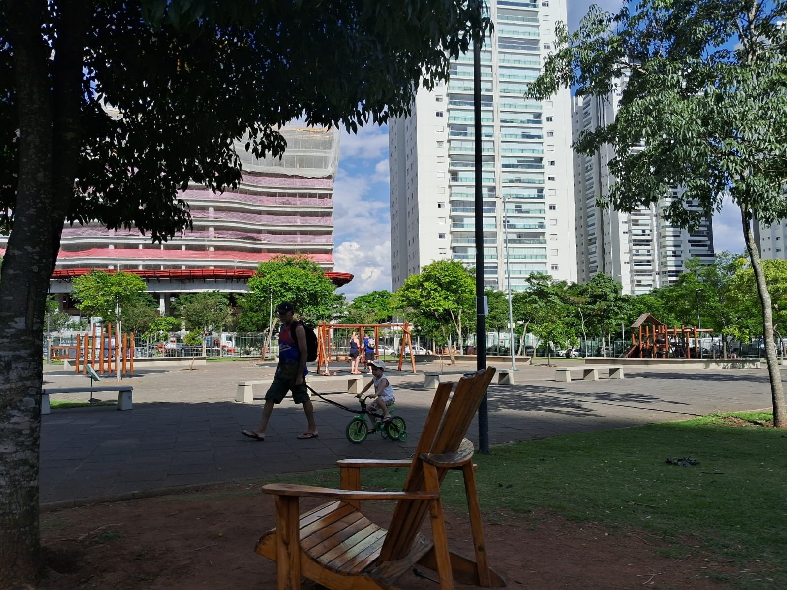Cidade de SP tem antevéspera de Natal quente, com termômetros chegando a 33,1°C