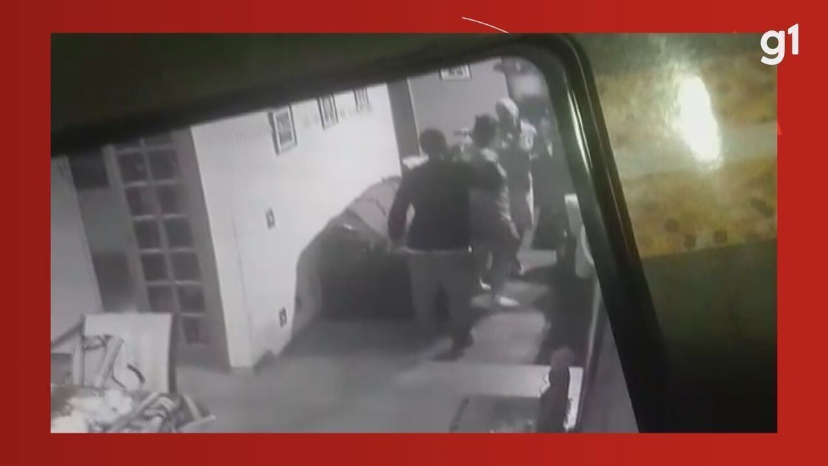 VÍdeo Grupo Armado Rende Casal E Assalta Residência Em São Carlos São Carlos E Araraquara G1 7119