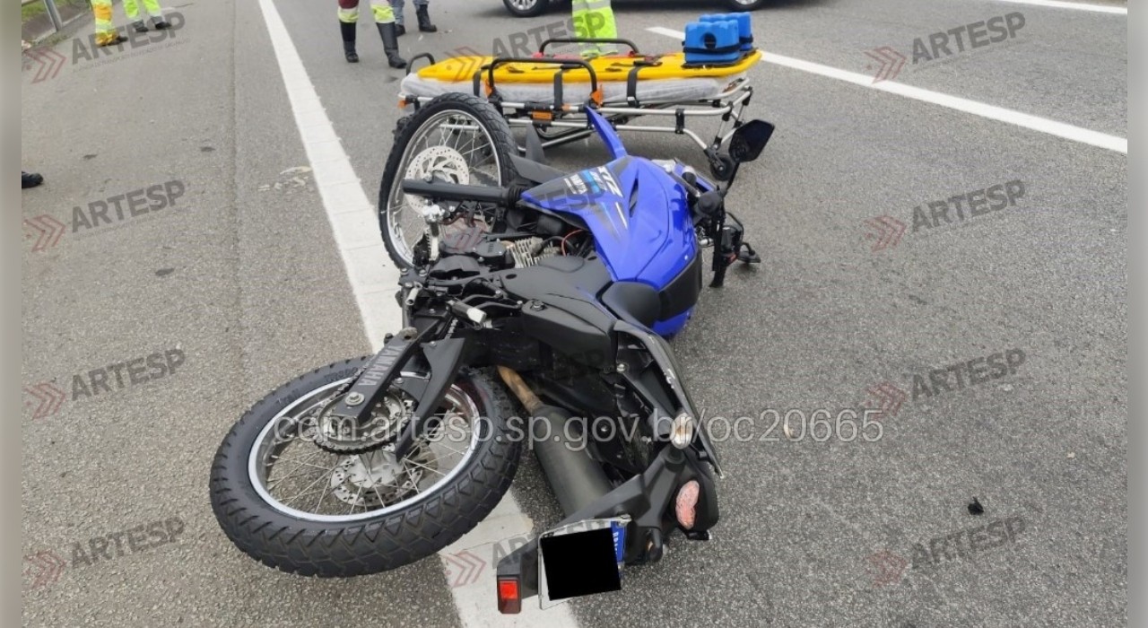 Acidente entre moto e carro deixa um morto e causa lentidão na Castelinho em Sorocaba 