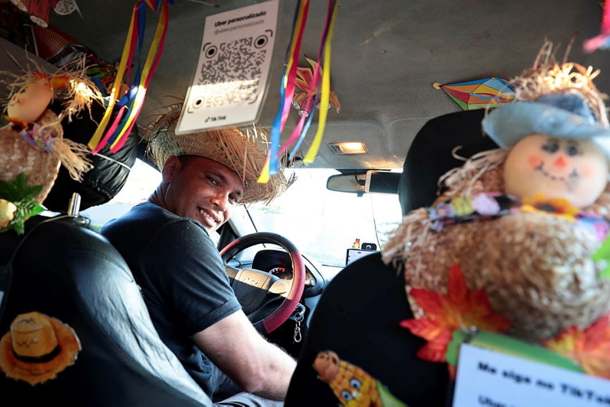 Motorista de app surpreende passageiros com festas temáticas