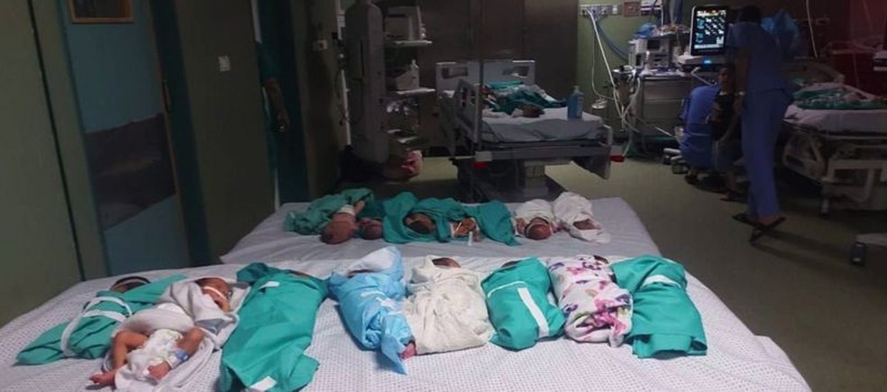 O hospital Al-Shifa afirma que havia 33 bebês prematuros nesta UTI, antes de terem que ser transferidos, como visto aqui em fotografia de 11 de novembro — Foto: GETTY IMAGES via BBC
