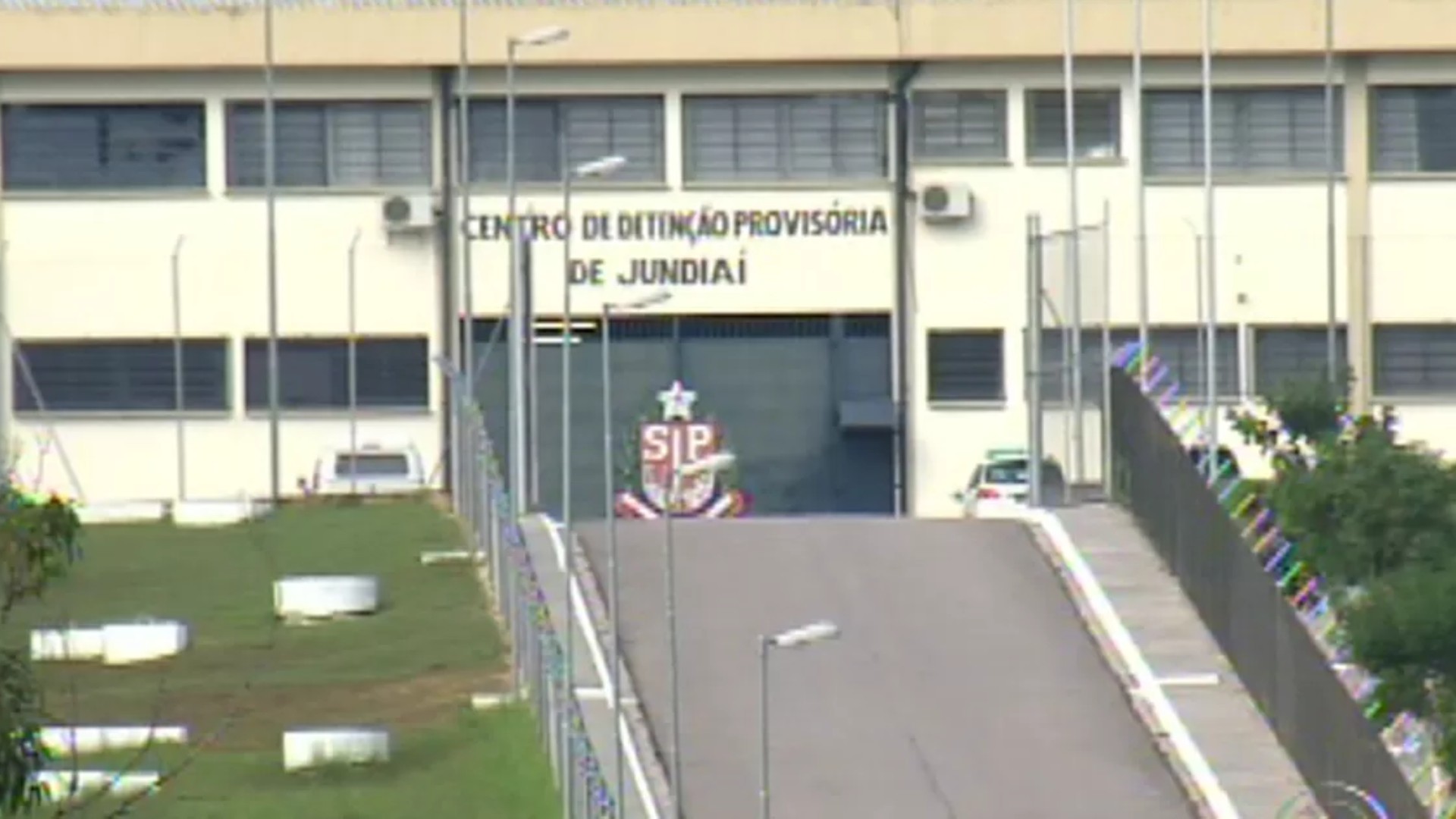 Foragido por tráfico de drogas tenta subornar policiais e acaba preso em Jundiaí