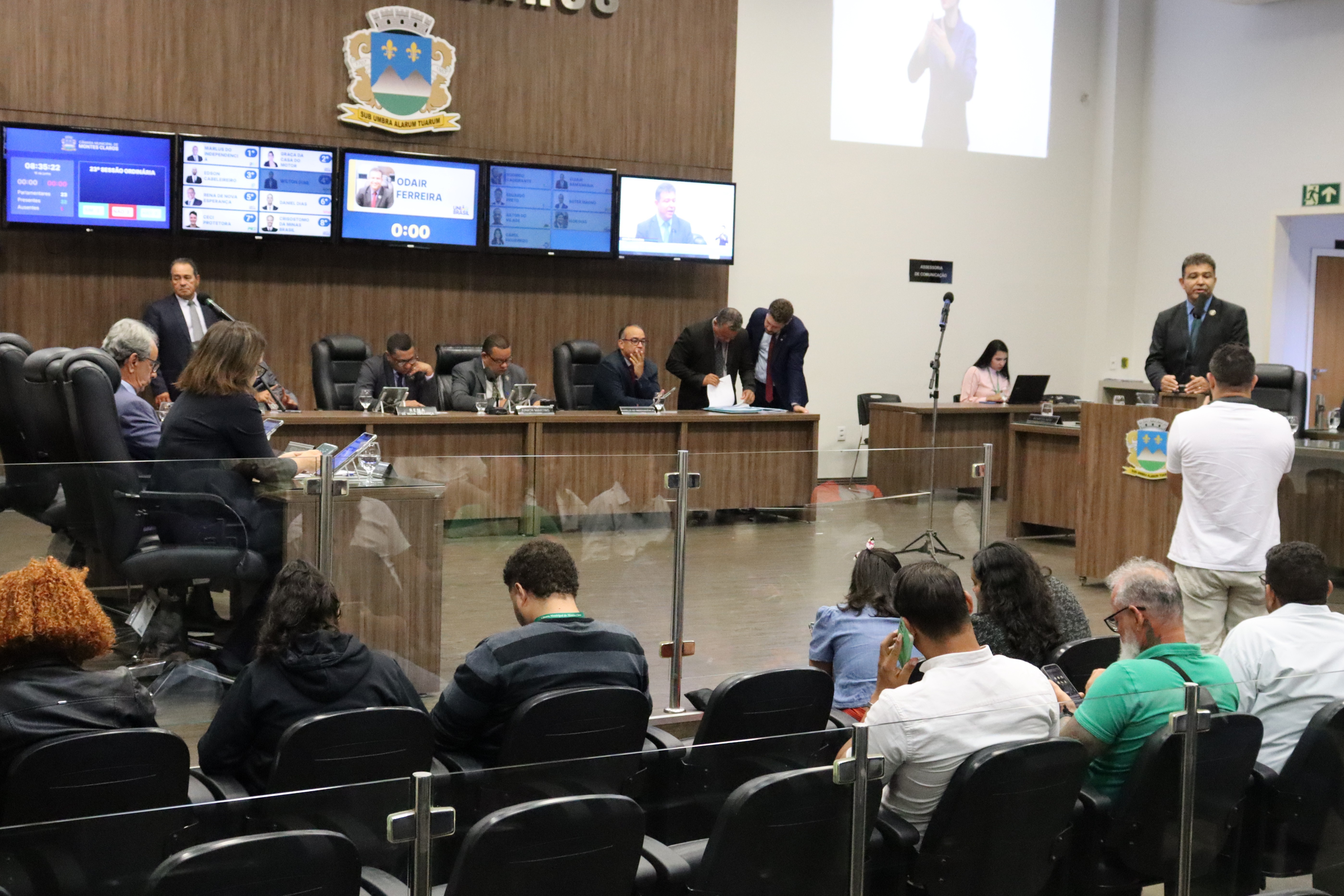 Câmara aprova projeto que garante transporte público gratuito para pacientes do SUS em Montes Claros