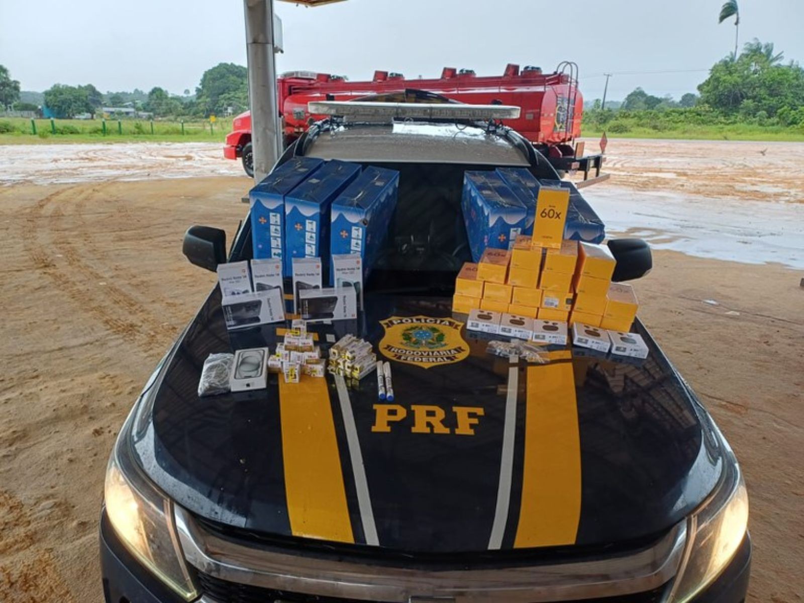 Carga de canetas Mounjaro são apreendidas dentro de caminhão em rodovia do Acre