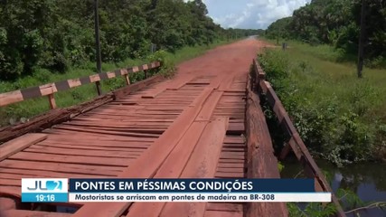 Motoristas se arriscam em pontes de madeira na BR-308, no Pará