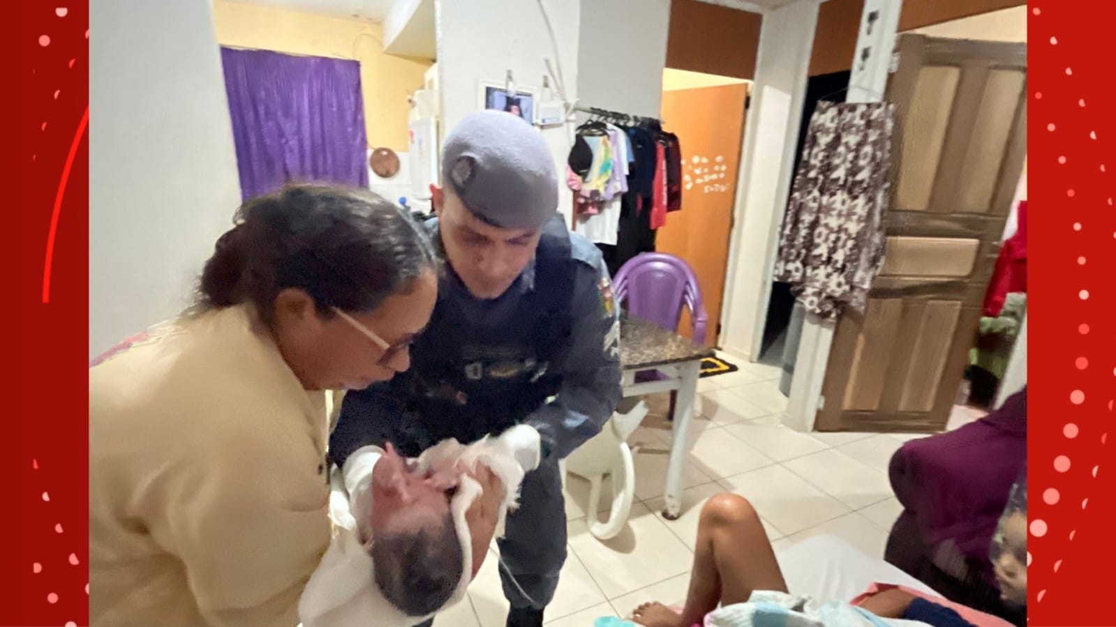Bebê nascido no Natal ganha nome de PM que fez parto de emergência em Macapá