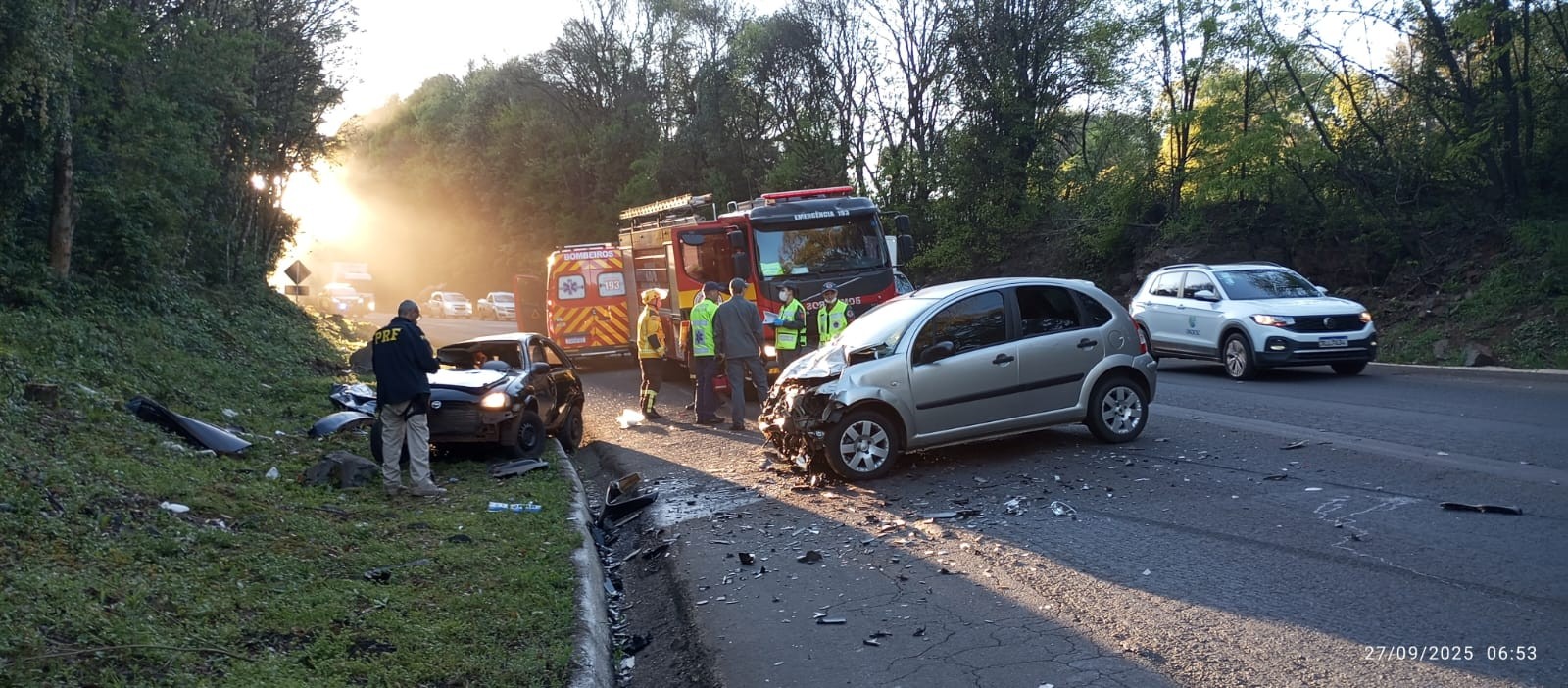 Duas pessoas morrem e três ficam feridas após batida entre carros no Oeste de SC