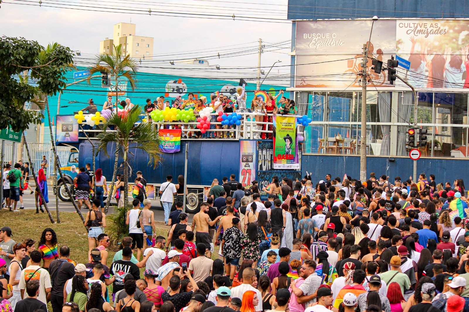 Parada LGBTQIA+ de Piracicaba tem maior público pós-pandemia e realiza  272 testes de ISTs  