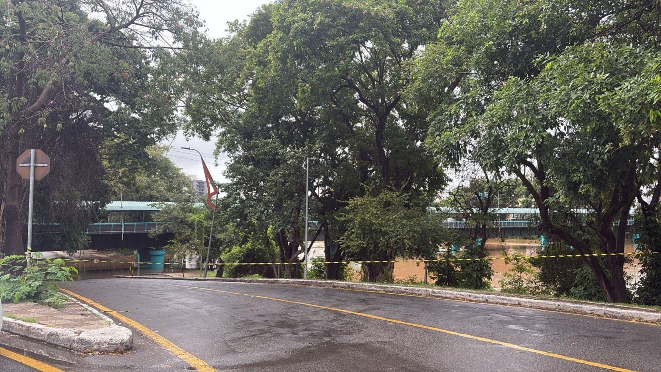 Rio Paraíba do Sul sobe 2,4 metros acima do normal em Volta Redonda