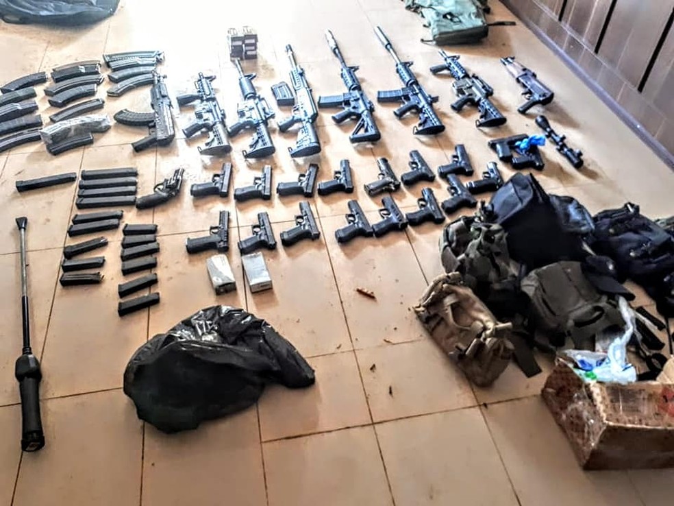 Fuzis, pistolas e 3.850 munições são encontradas em caminhonete - Interior  - Campo Grande News