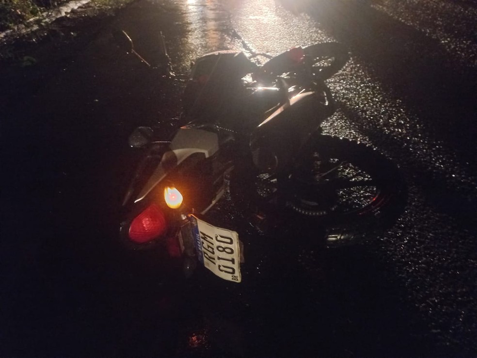 Moto encontrada caída na rodovia RN-015 entre Mossoró e Baraúna — Foto: Redes sociais