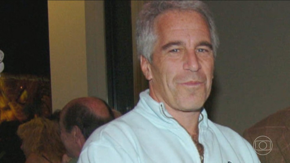 Divulgação de arquivos da Justiça americana expõem relações entre as pessoas mais poderosas do mundo com Jeffrey Epstein — Foto: Jornal Nacional/Reprodução