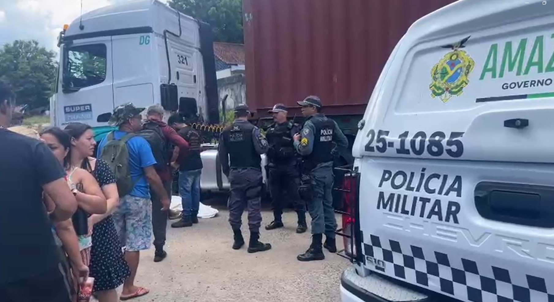 Mulher morre após moto ser atingida por caminhão em cruzamento na Zona Norte de Manaus