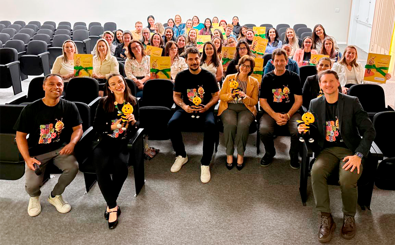 Sicredi Soma entrega placas de reconhecimento às escolas do PUFV